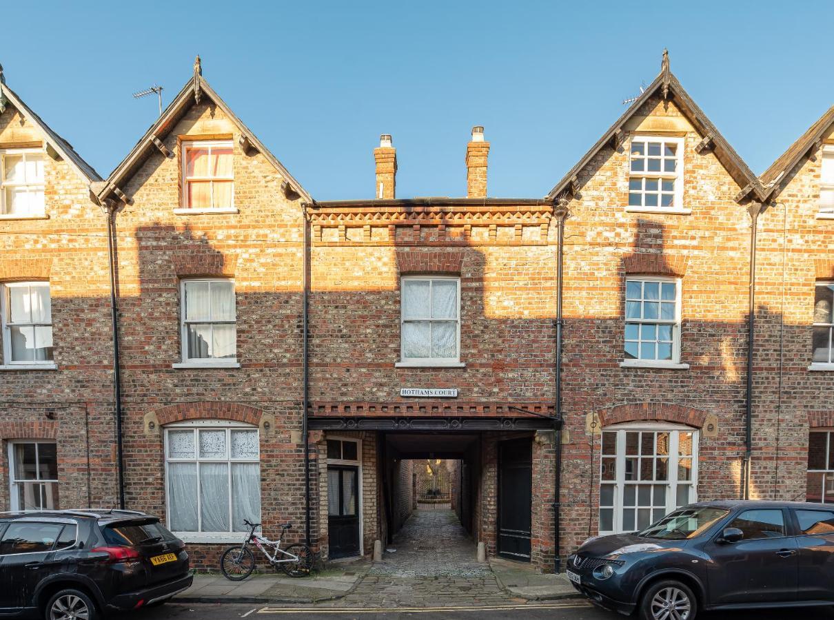 The Old Coach House Apartment York Exterior foto